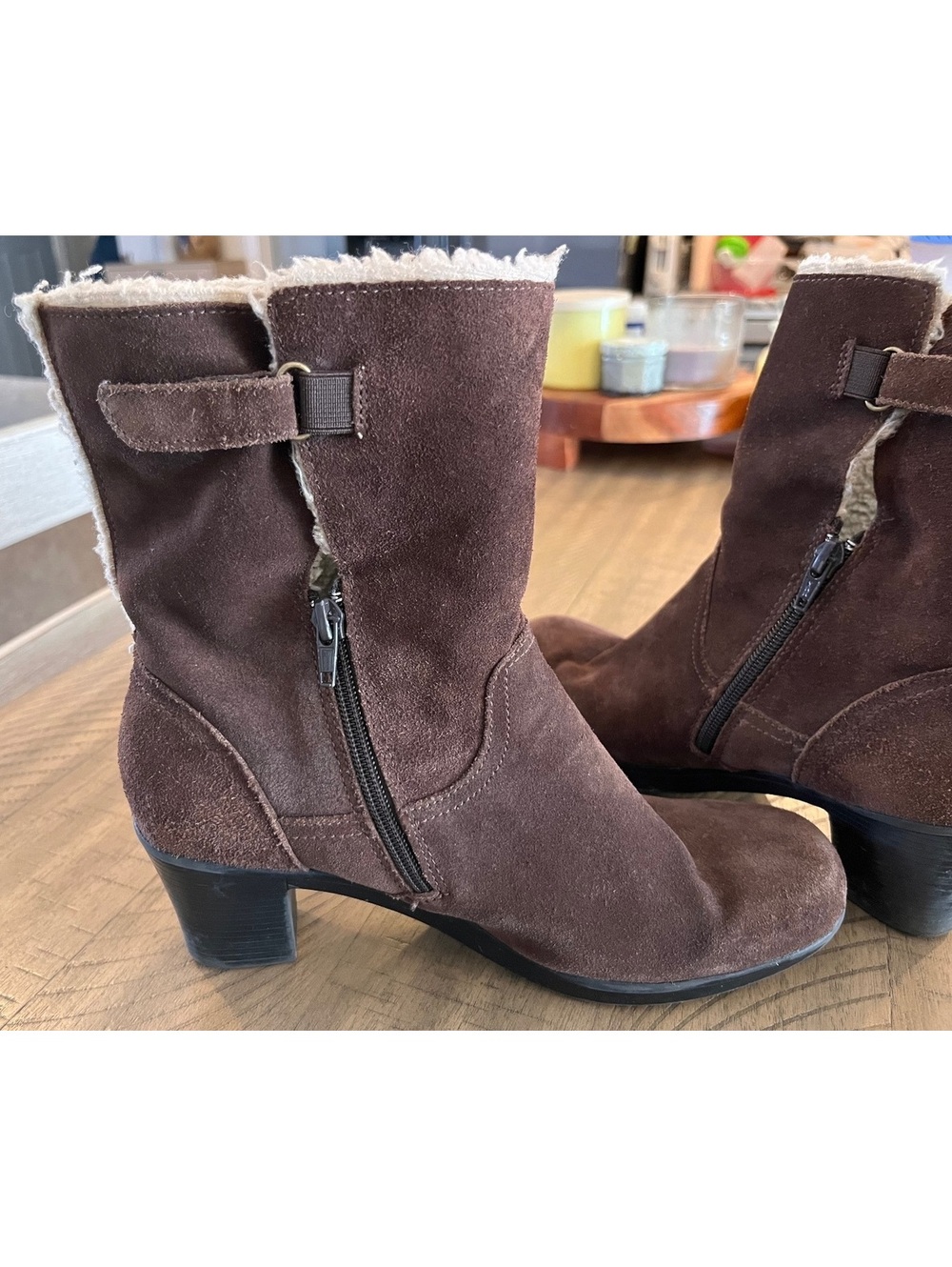 Clarks Enfield Sari Women’s Size 9.5 Brown Suede Shearling Trim Ankle Boots